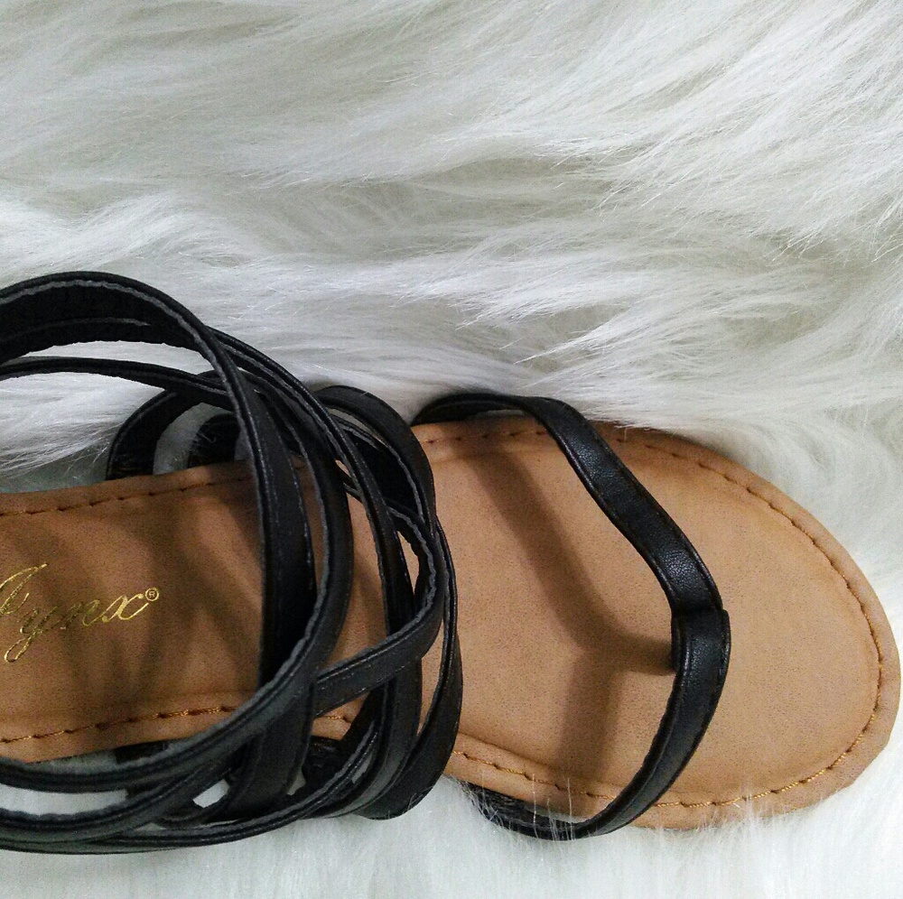 (NEW)! Cute! Black Flat Sandals! - Picture 7 of 8